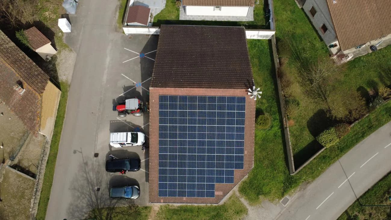 Centrale photovoltaïque en toiture du local pompiers de Bourg-Saint-Christophe